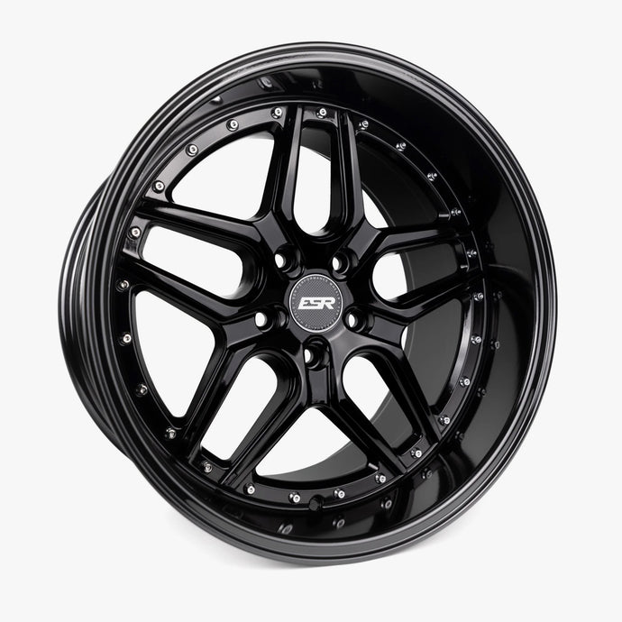 ESR CS15 18-Inch Gloss Black