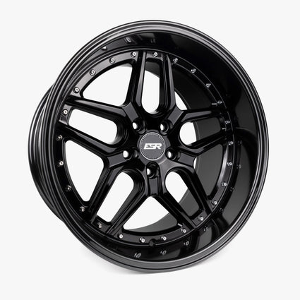 ESR CS15 18-Inch Gloss Black